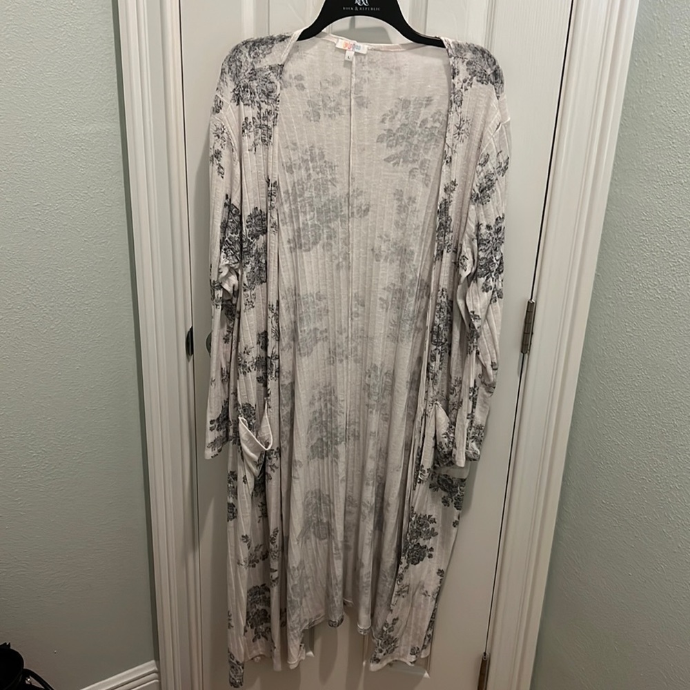 LuLaRoe Sarah Duster/Long Cardigan Size Large